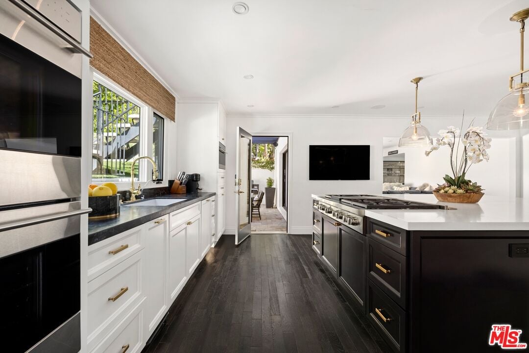 Halo Retreat, N Kings Rd, 90069