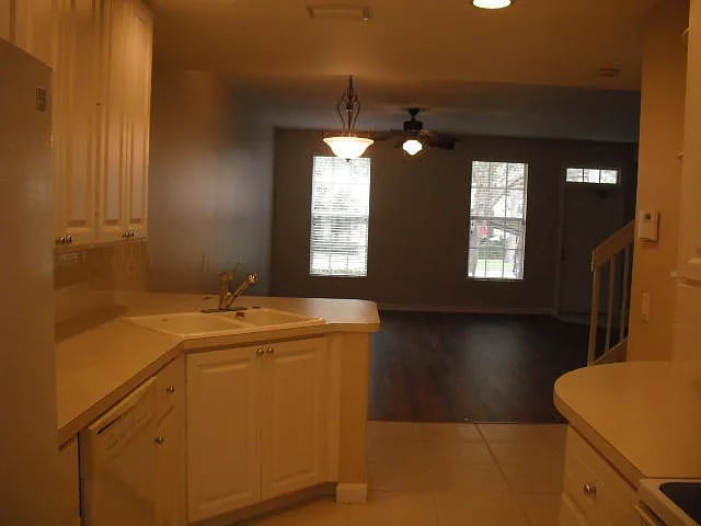 123 Courtenay Ct