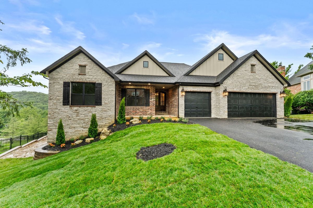 Completed New Construction Ranch in Saint Albans Vineyards