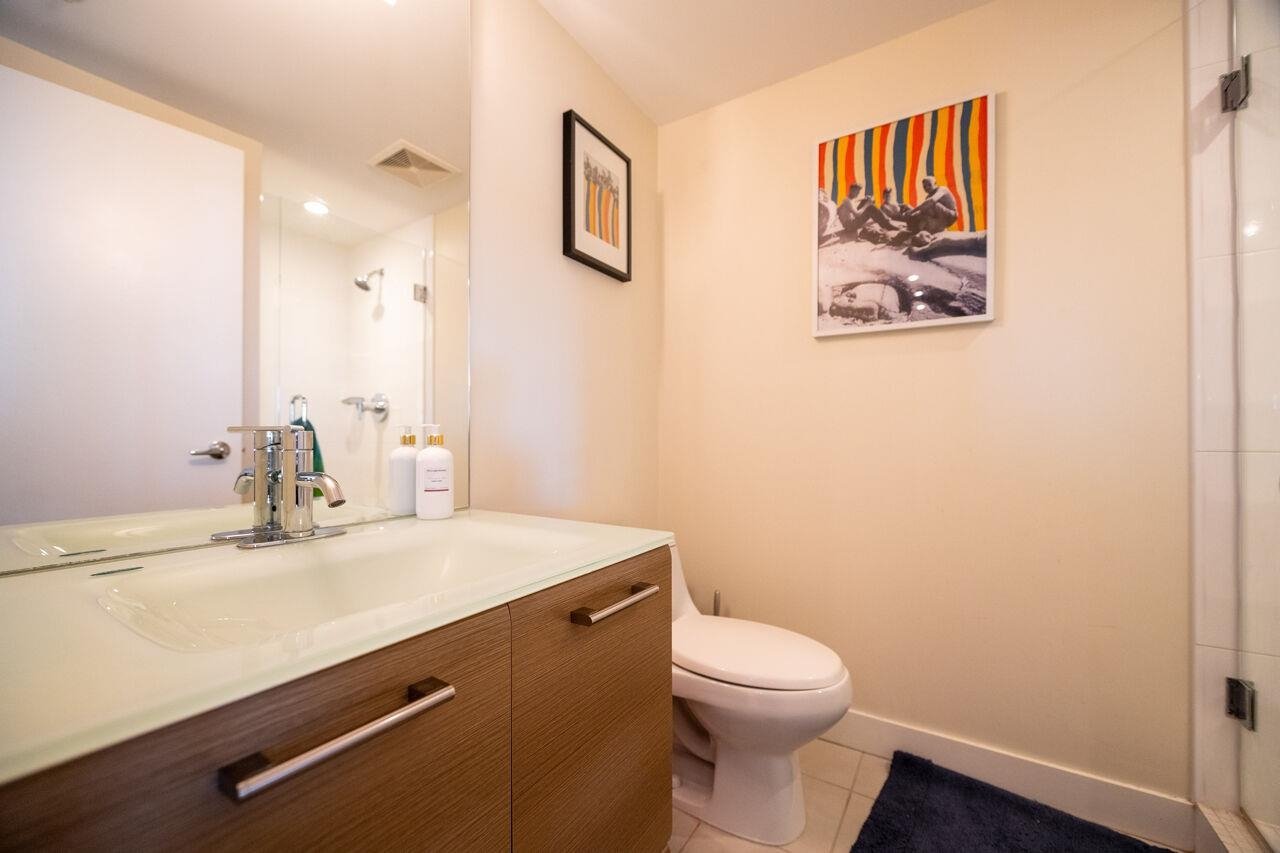 1102-1690 W 8th Ave