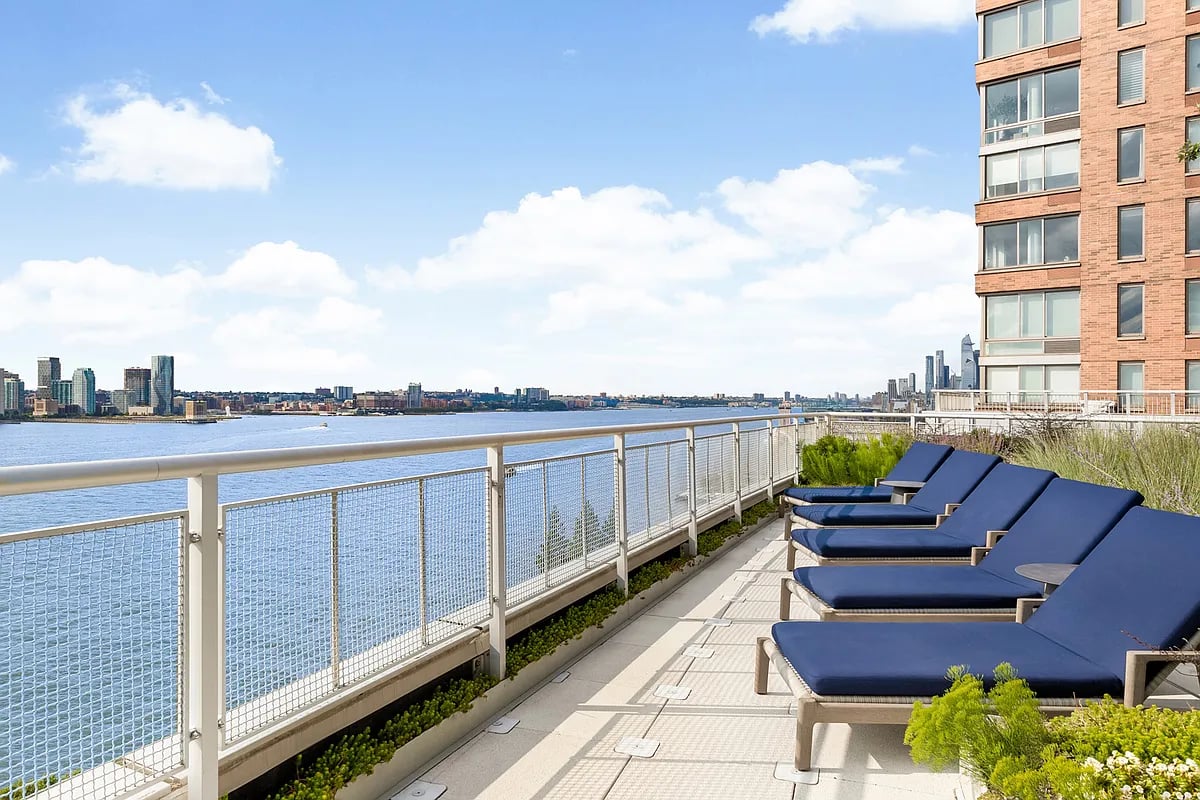 20 River Terrace Unit: 14M