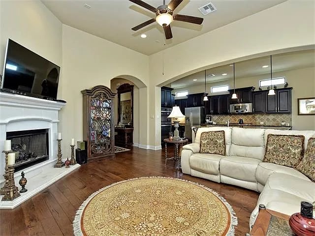 101 Desert Forest Ct