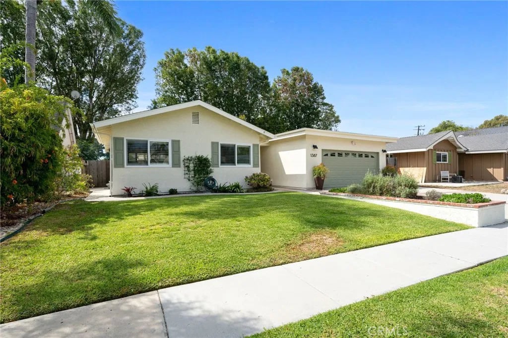 Tree-lined street with classic mid-century homes in Halecrest, Costa Mesa