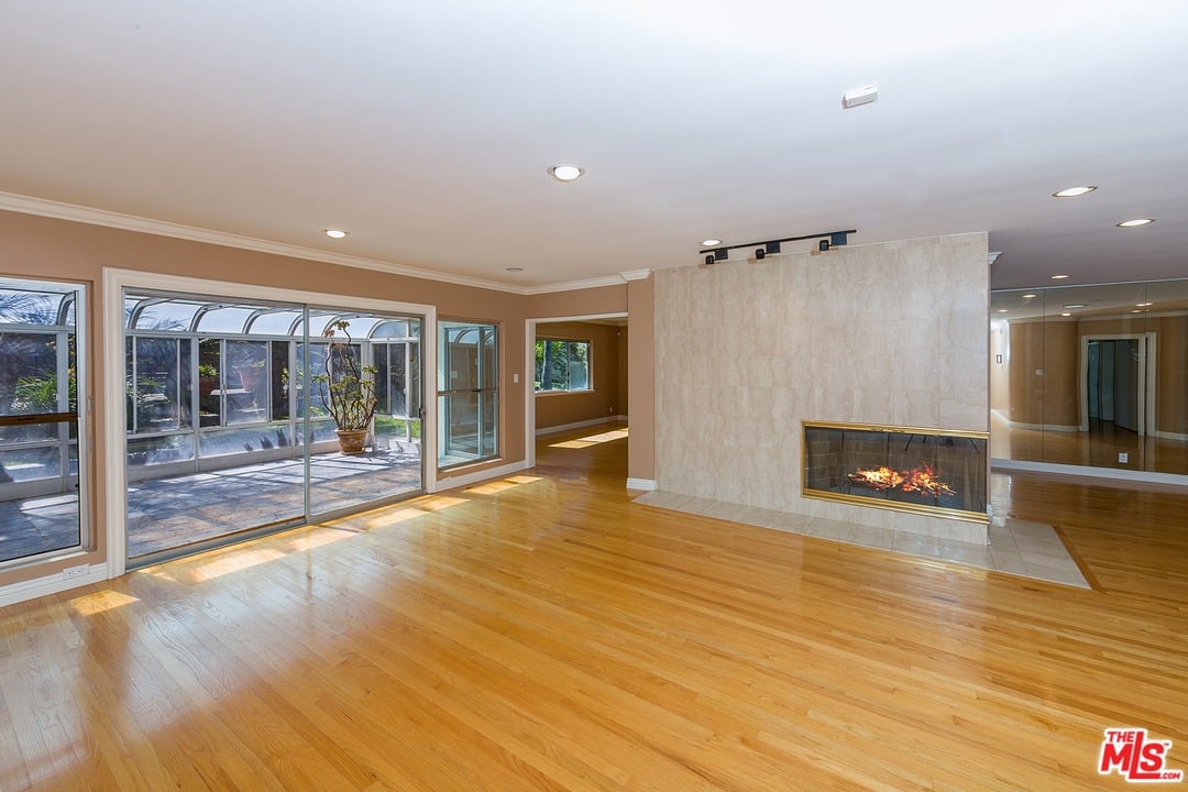 9132 Hillsboro Dr