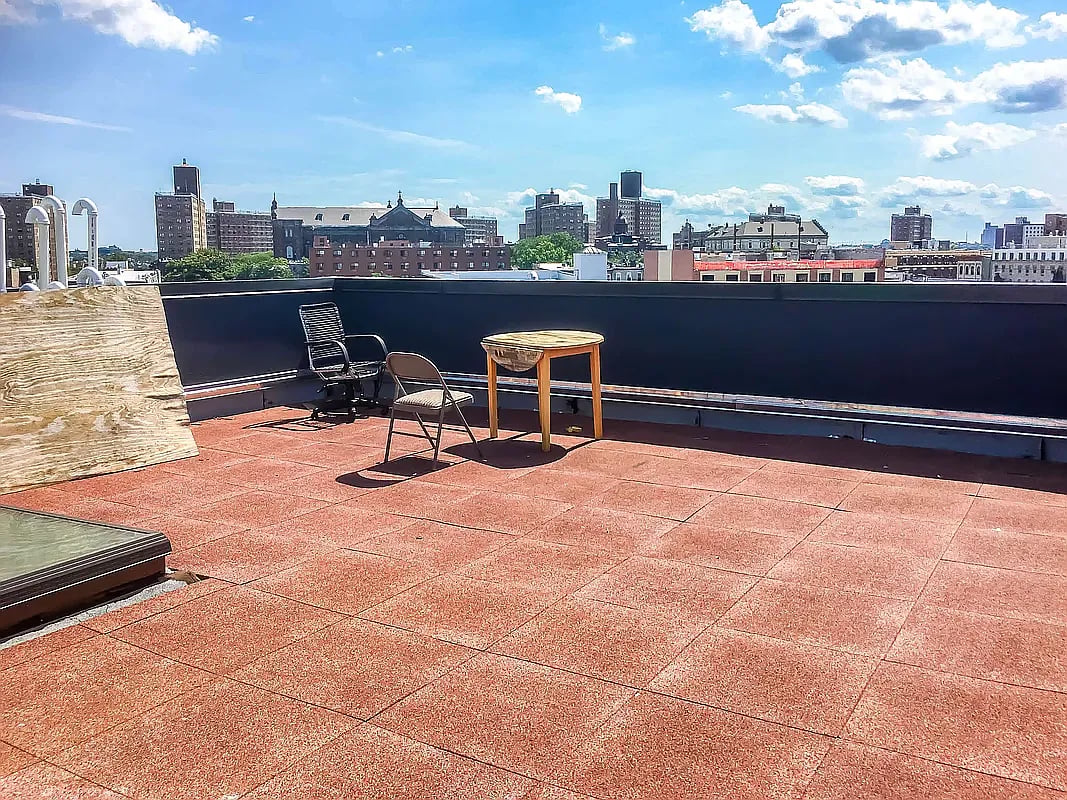 907 Broadway 3R