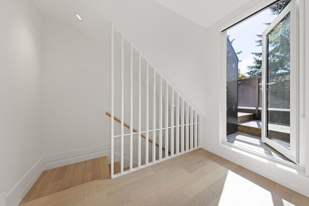 2115 Guelph St