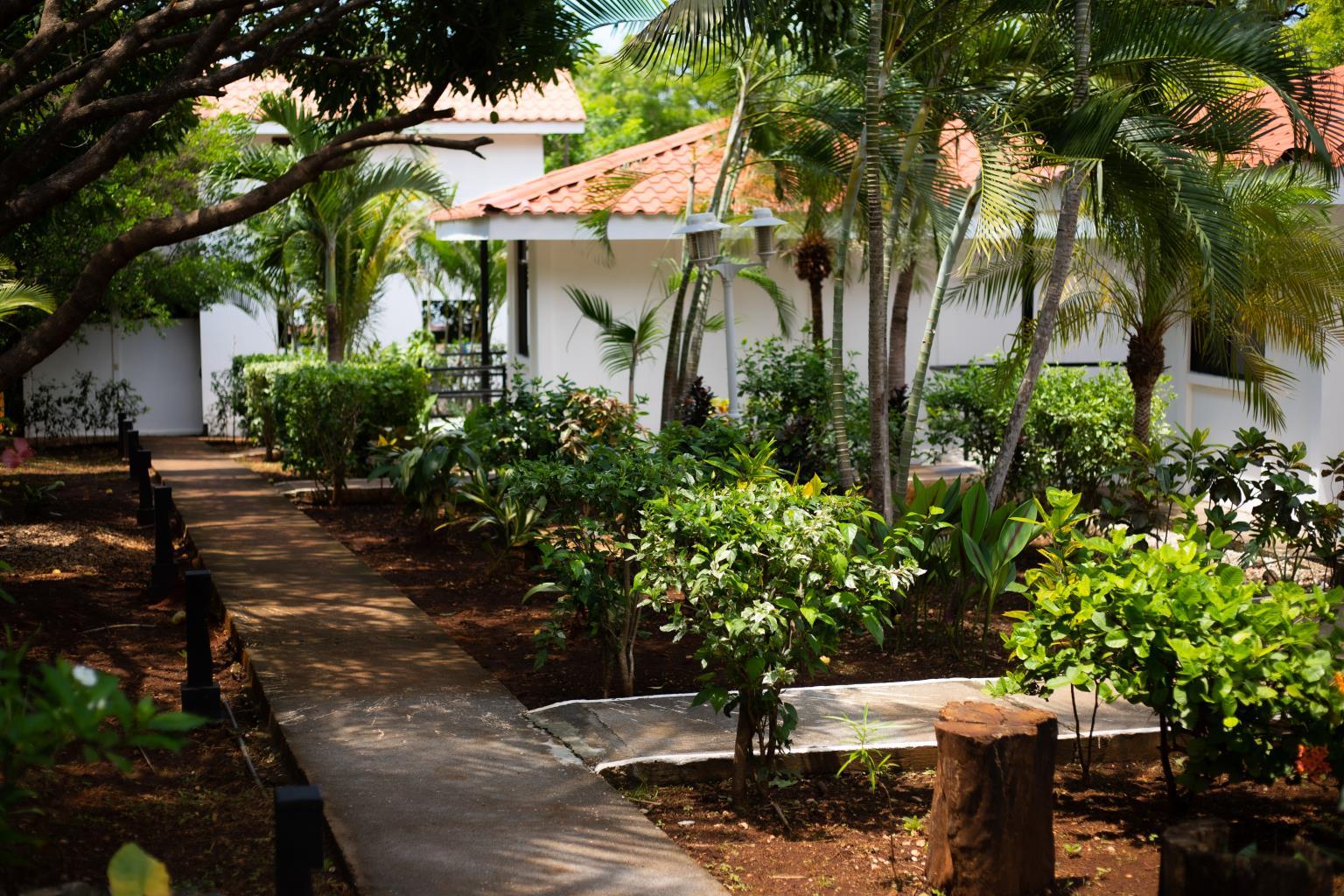 Drift Away Lodge | Near the Coast Hotel/Resort/Hostel For Sale in Playa Avellanas