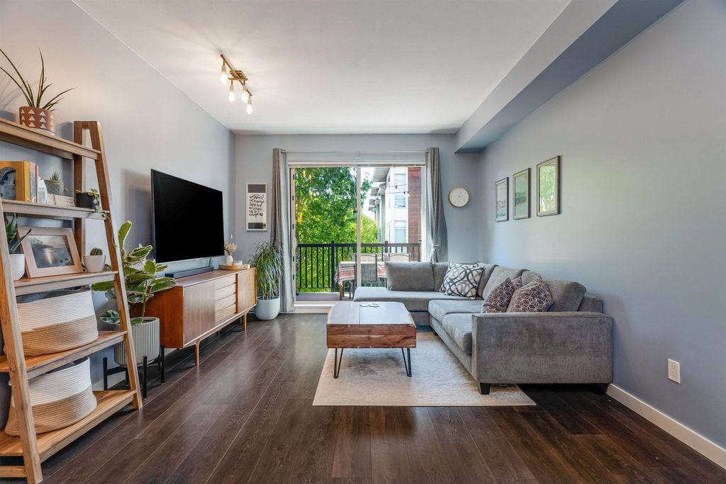 8473 163 St, #11