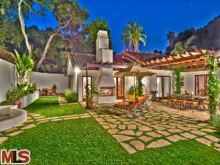 3823 Mandeville Canyon Rd