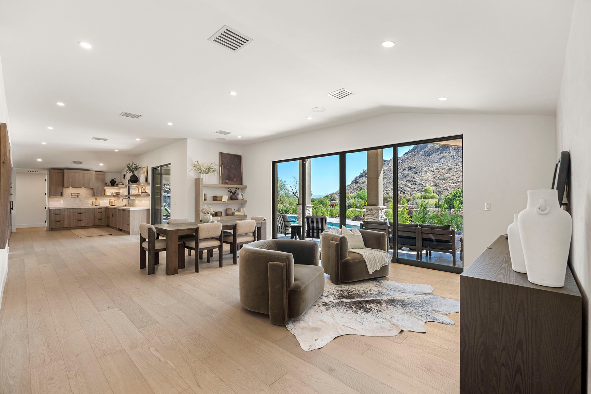 3500 E LINCOLN Drive 26
