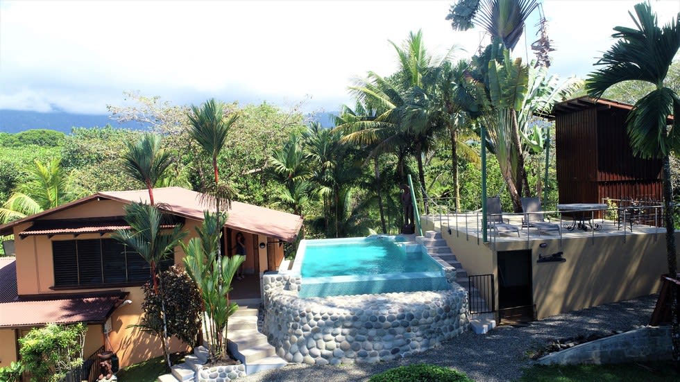 Home with White Water Views and Easy Access in Ojochal