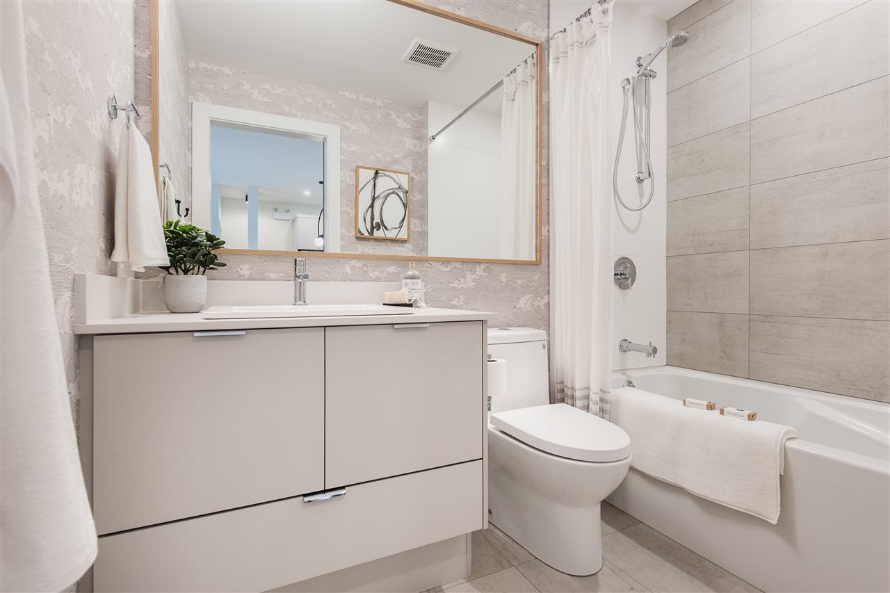327-2485 Montrose Ave