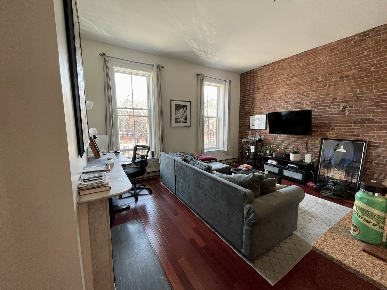 Dwight Street - Sunny 1 Bedroom 1 Bathroom w/ updated Kitchen! Available JUNE! 