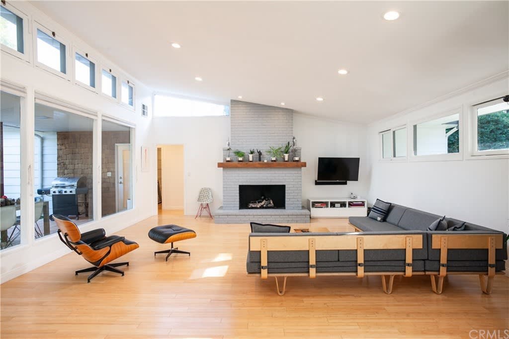 8810 Zelzah Avenue