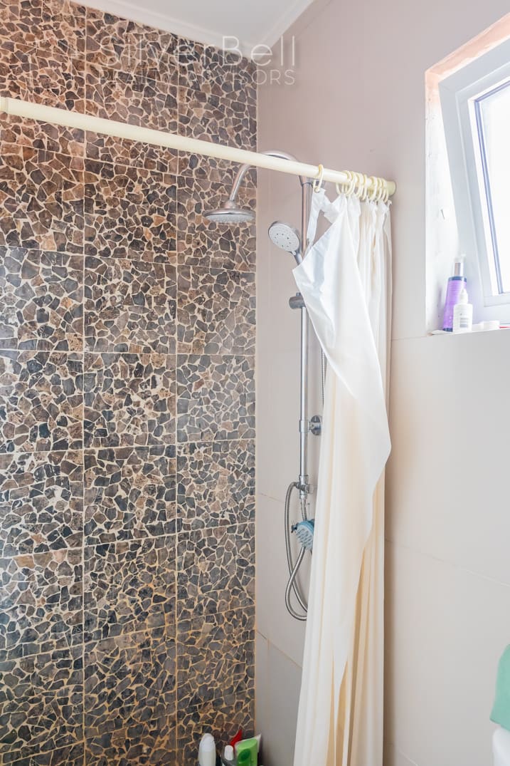 Welcome to this fully furnished apartment, located in Amandelweg, Dominguito, Curaçao where every bedroom is equipped with air conditioning and 5 minutes away from Mambo Beach. SilverBell Realty Advisors - Curaçao