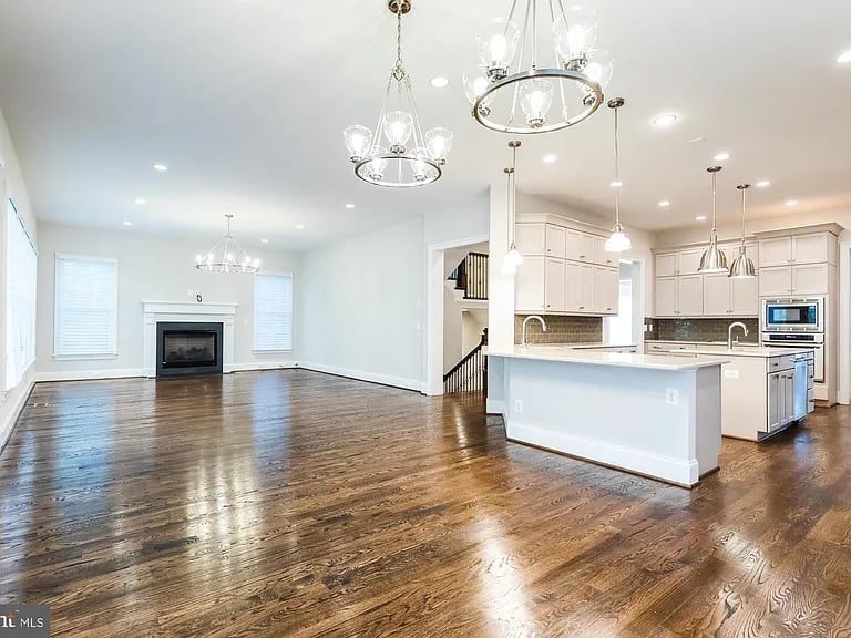 1103 Clover Dr