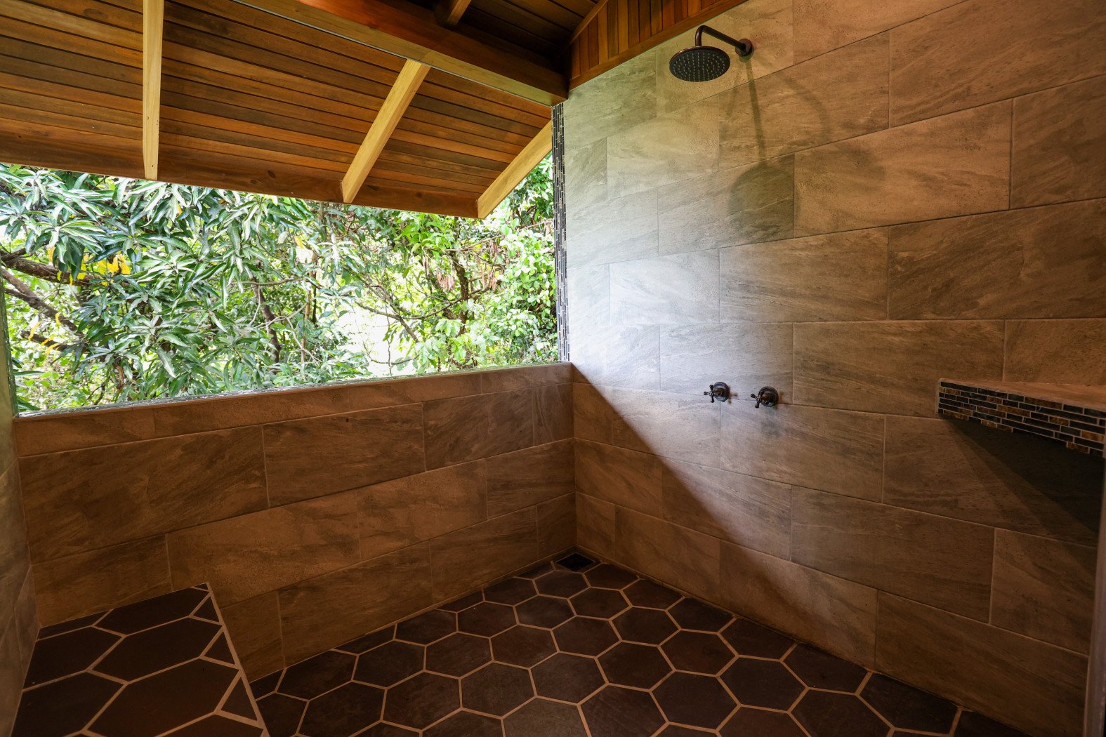 TROPICAL RETREAT IN PLATANILLO – OCEAN VIEW HOME PLUS APARTMENT IN ESTABLISHED COMMUNITY – 0.88 ACRES