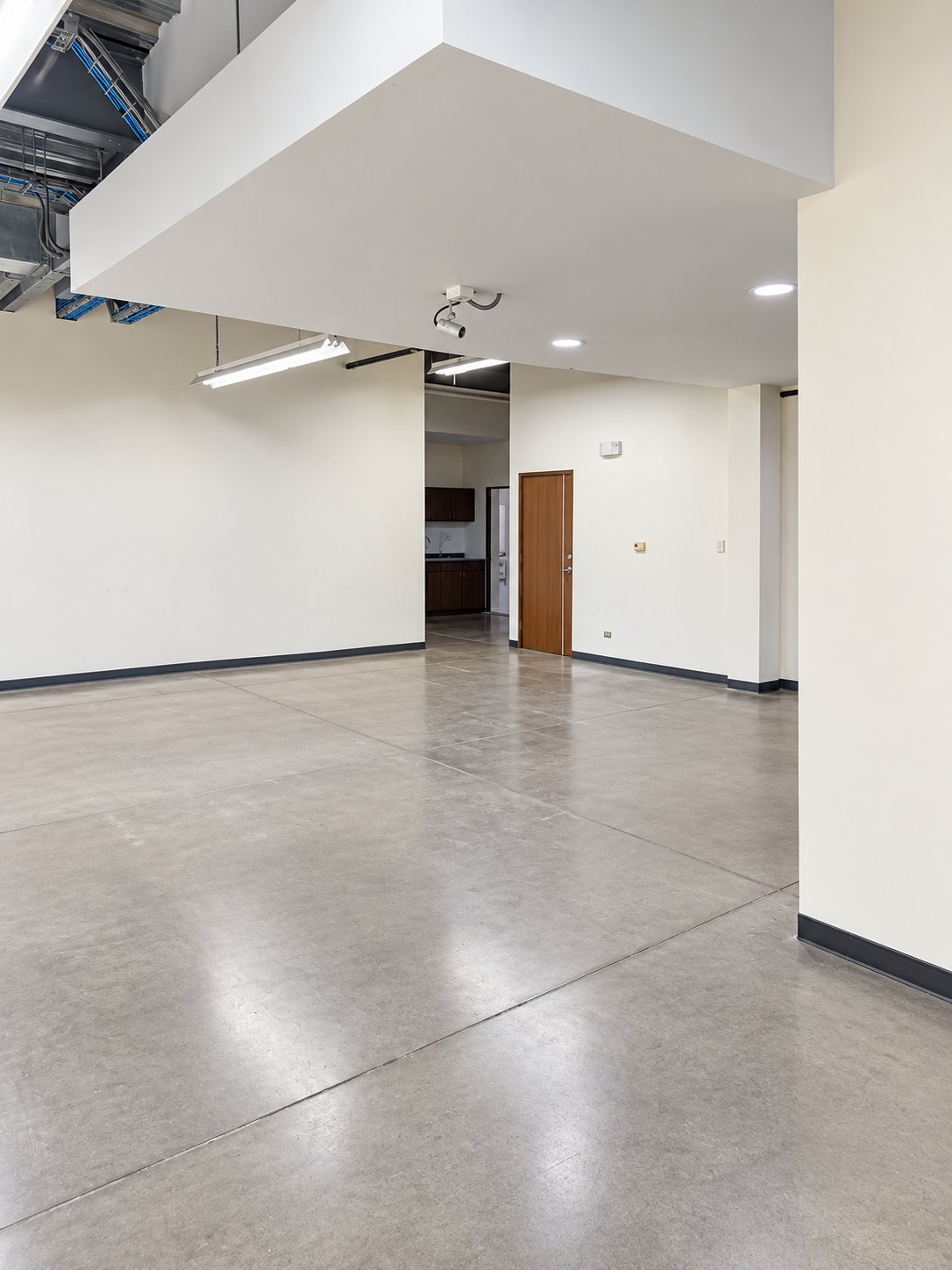 21577 - Office-Warehouse for sale with Tenant