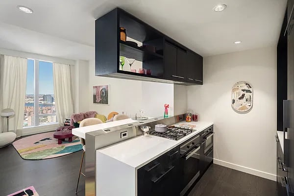 252 South Street Unit: 8J