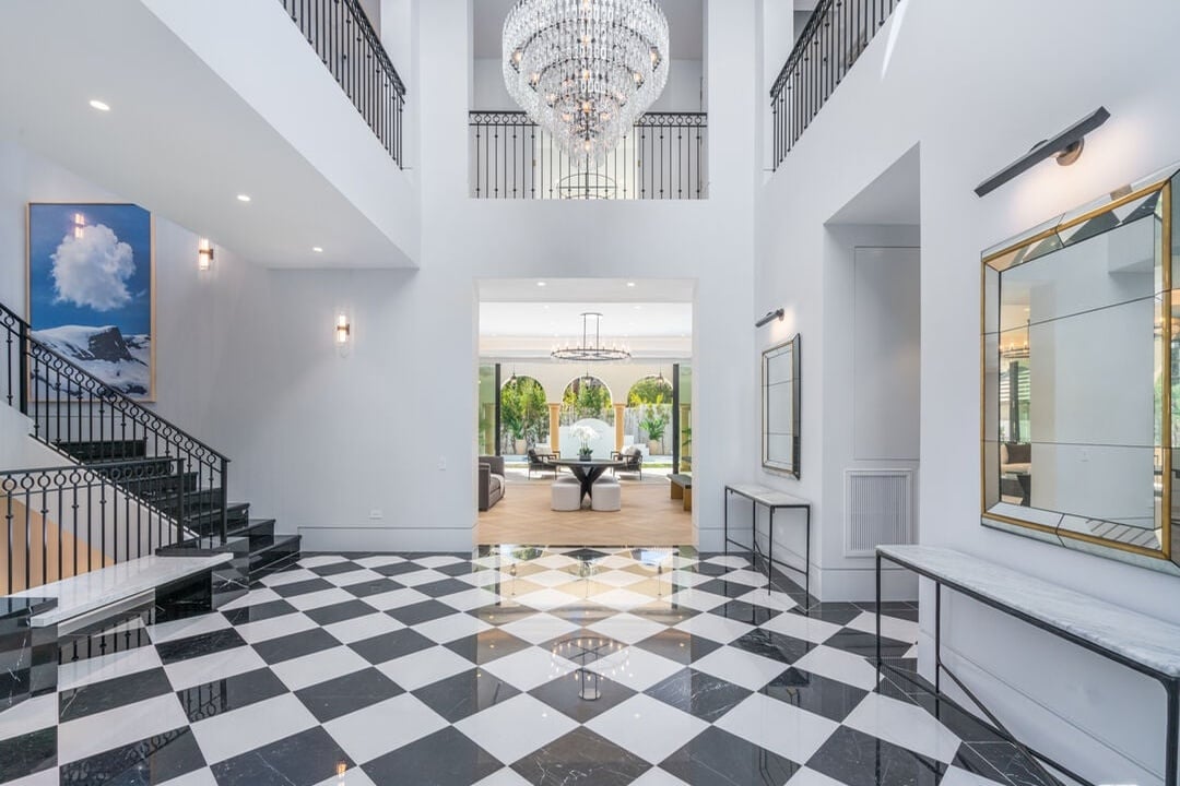 Silverreach Pavilion, N Hillcrest Rd, 90210