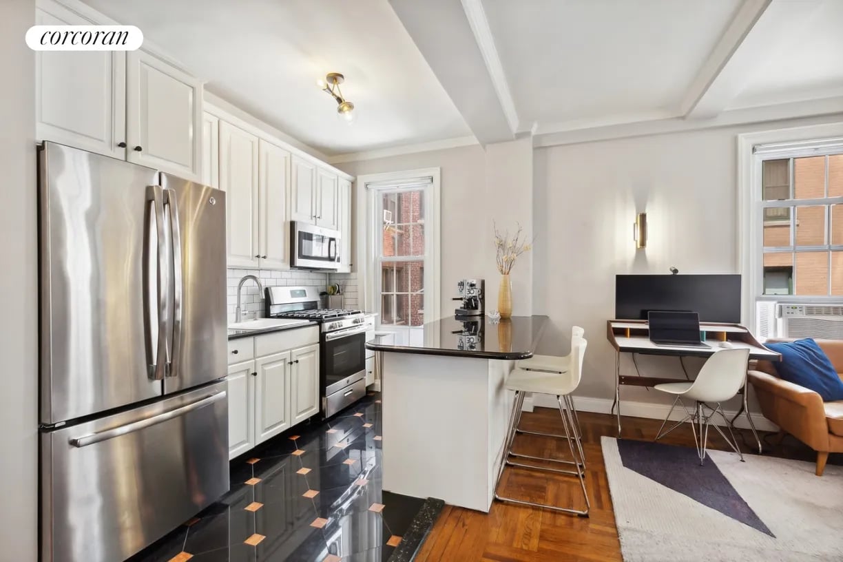 105 E 38th St Apt 8A