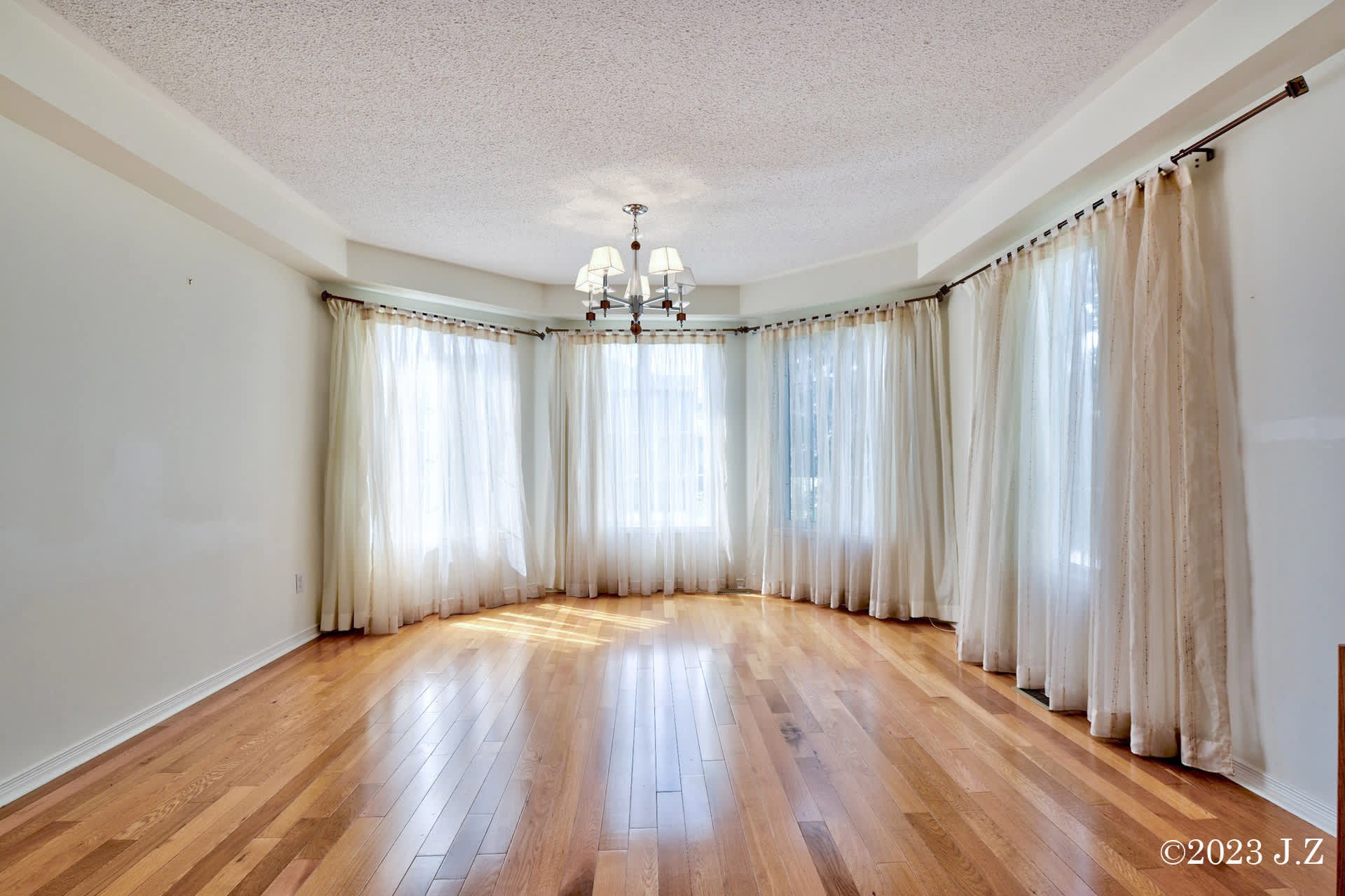 2 Waterton Cres