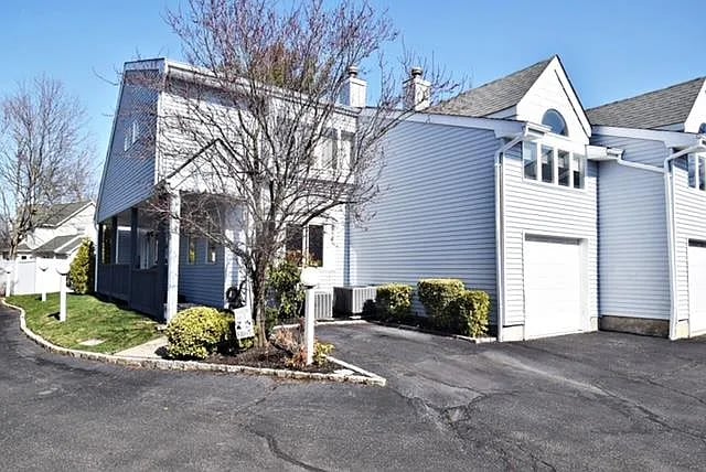 10 Windsor Court