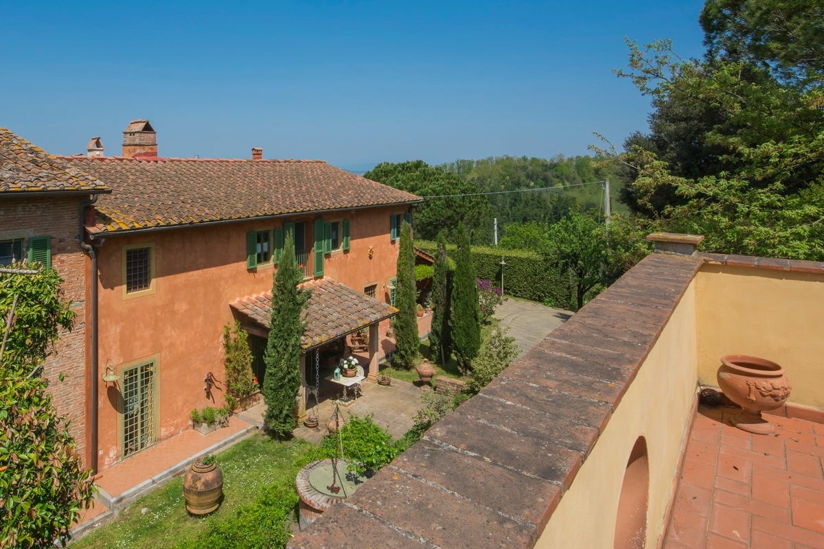 Villa In The Tuscan Hills