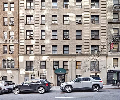 152 West 58th Street Unit: 8A