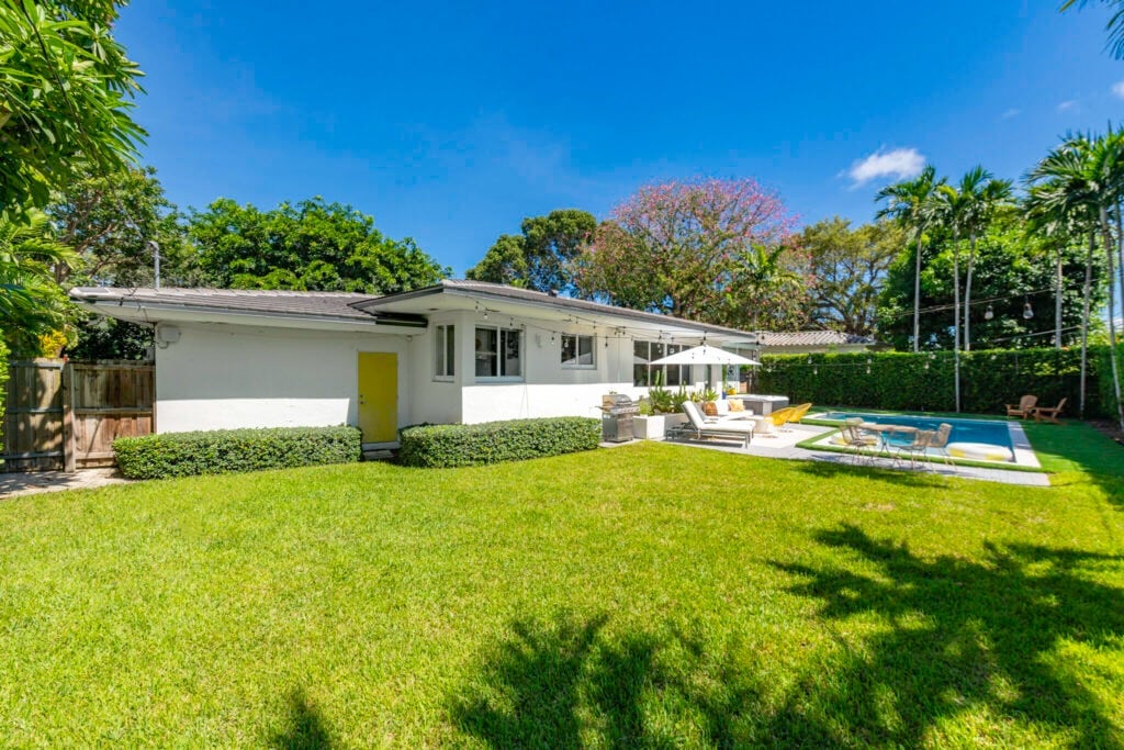 Miami Shores Stunner Lists by Daniel Falcon