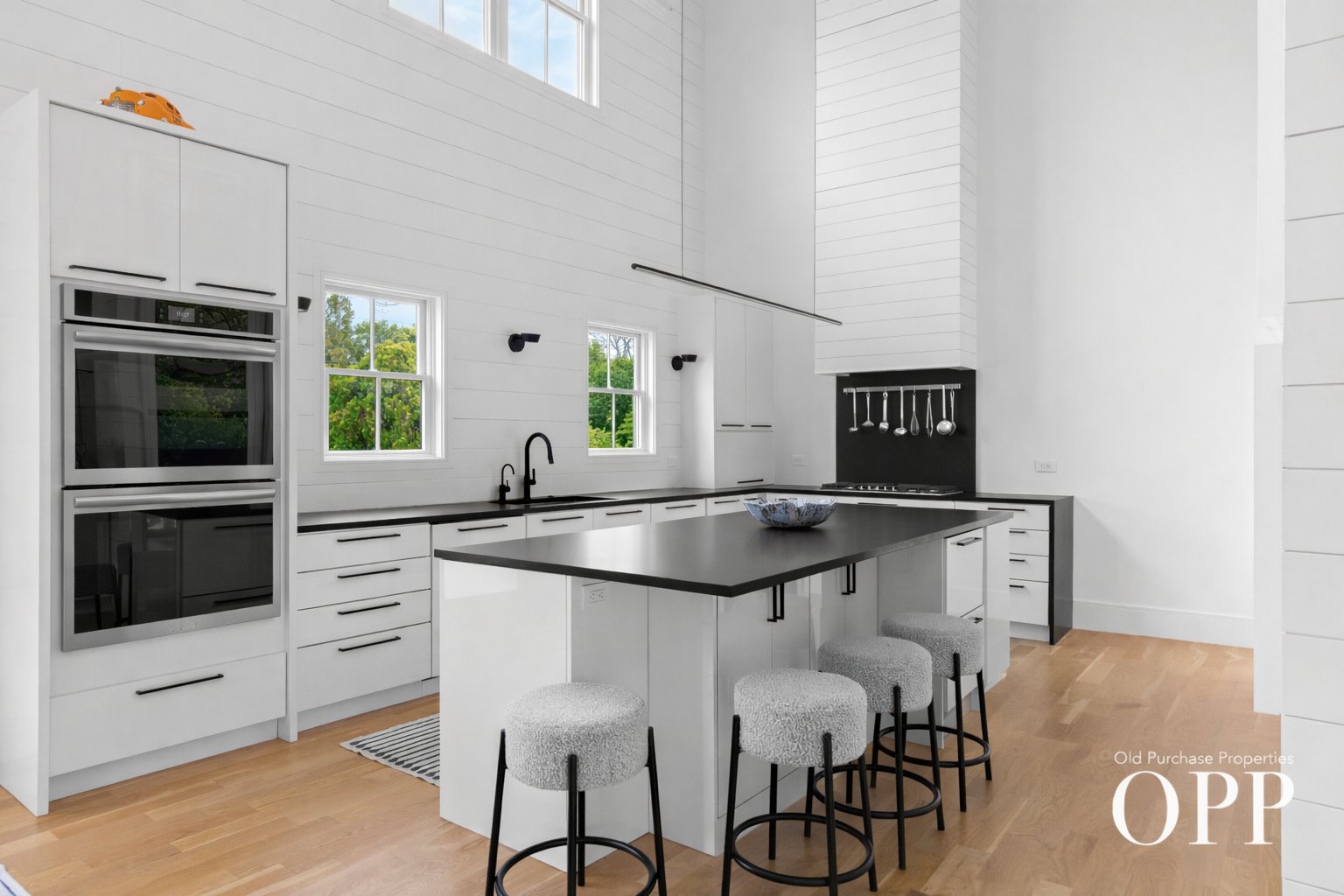 A MODERN SANCTUARY IN AN EXQUISITE LOCATION