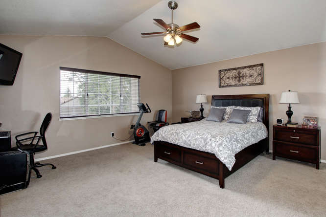 Just Listed! Well Maintained Home in Roseville!