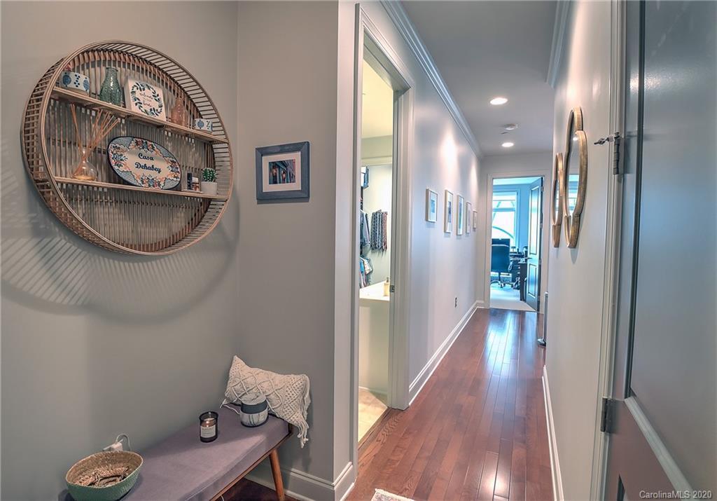 230 Tryon St #401