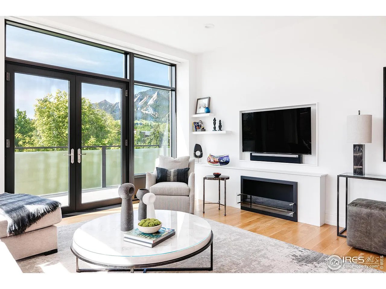 1077 Canyon Blvd Unit: 204