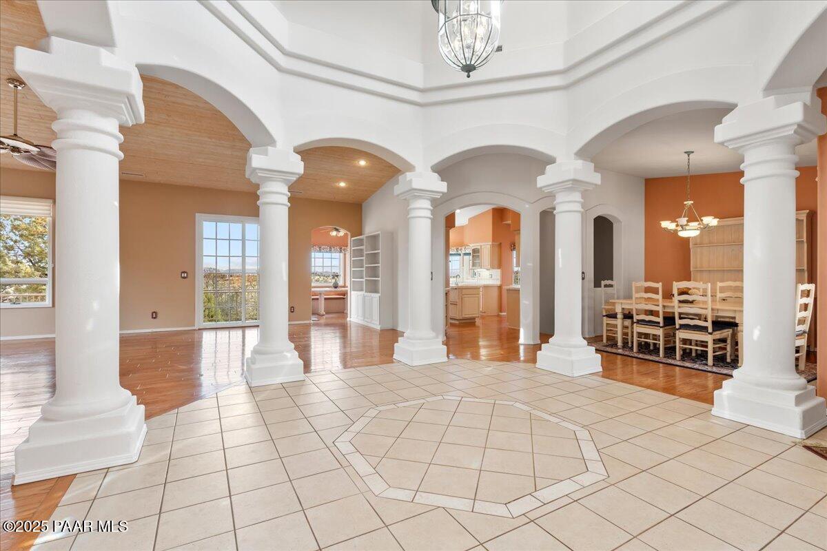 2780 Whispering Way Cir