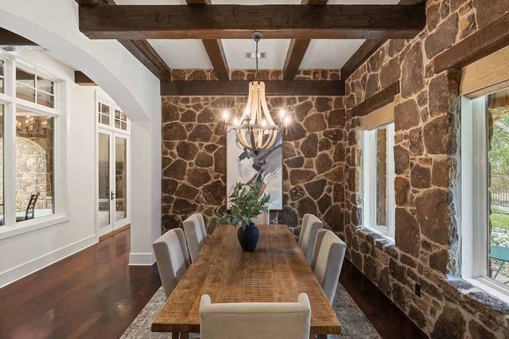 16005 Pontevedra Place