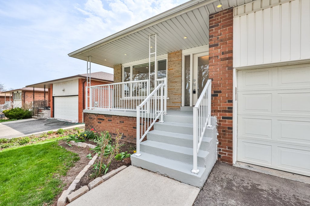 2500 Poplar Cres