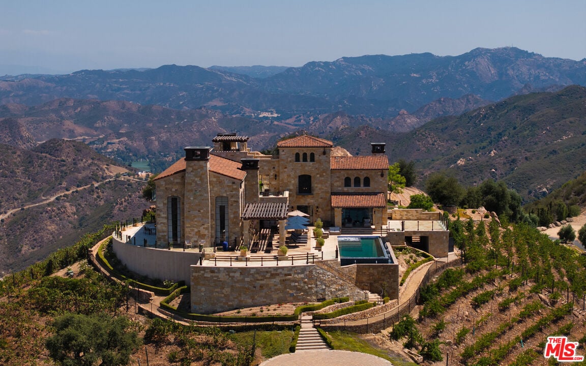 340 Kanan Dume Rd