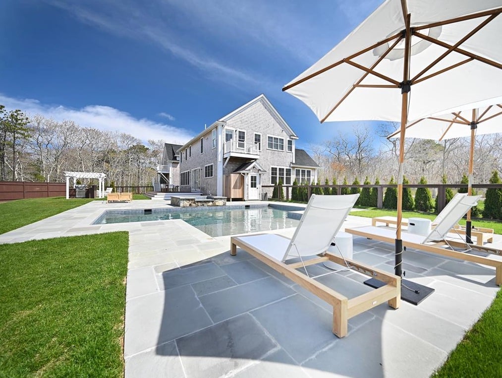 12 Baylies Way