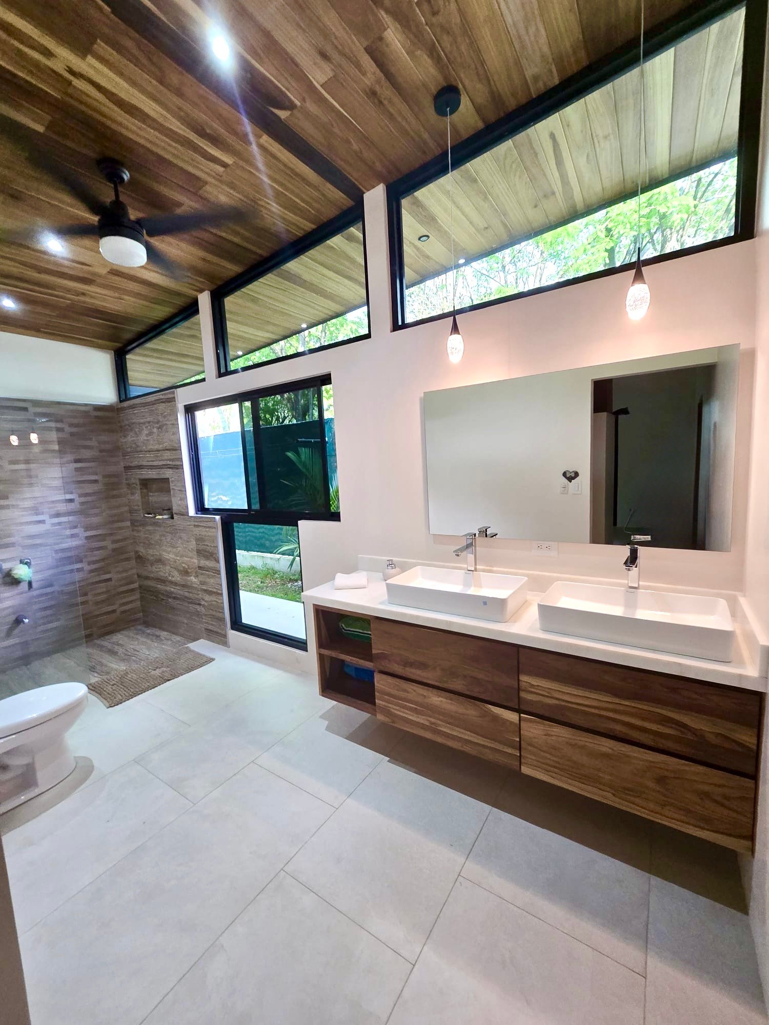 Tropical Modern Villa in Uvita – 3BR Retreat with Large Pool Near the Beach