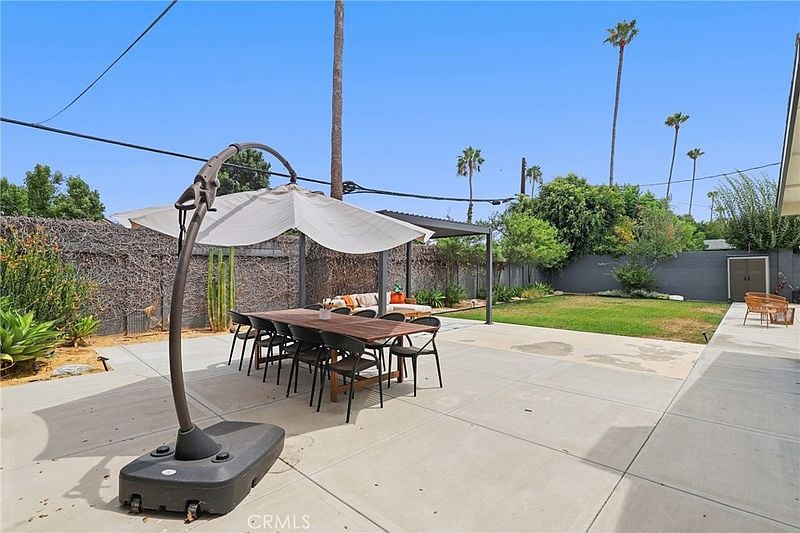 421 Larry Ln