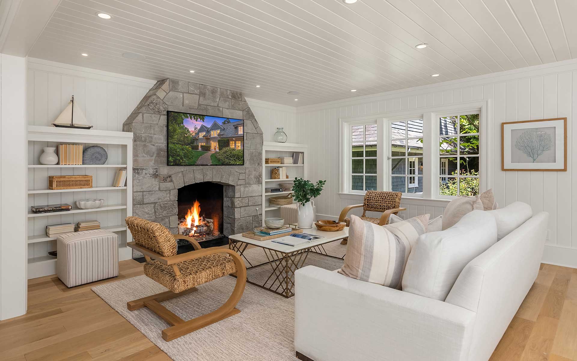 Sunny Hamptons Style in the Heart Of Medina