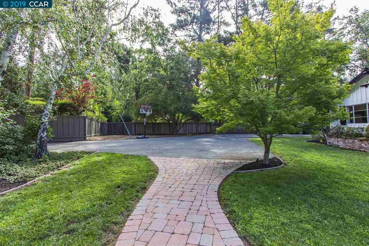 1061 Glen Ct