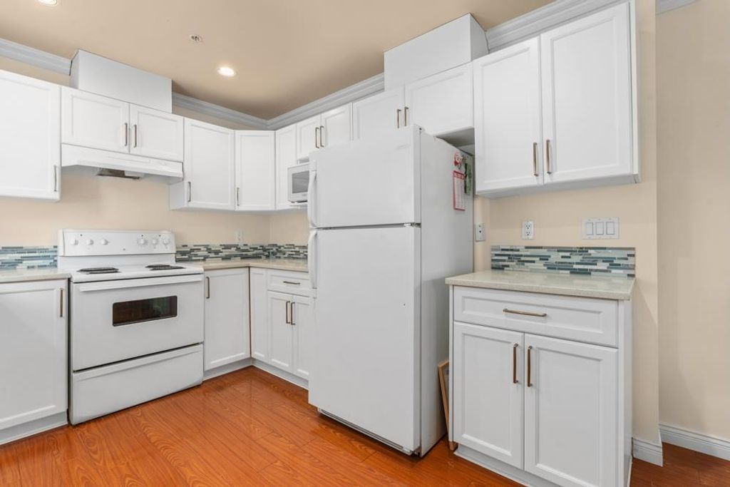 1607 E Georgia St