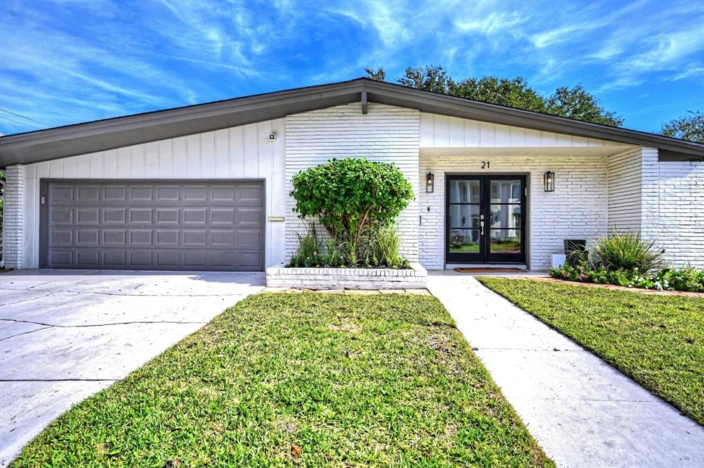21 Cedar Lawn Dr N