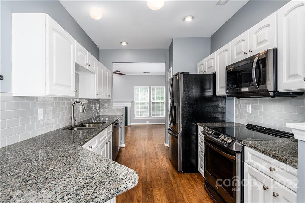 3025 Misty Harbor Cir
