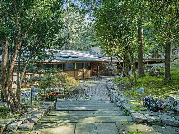 73 Whippoorwill Rd E