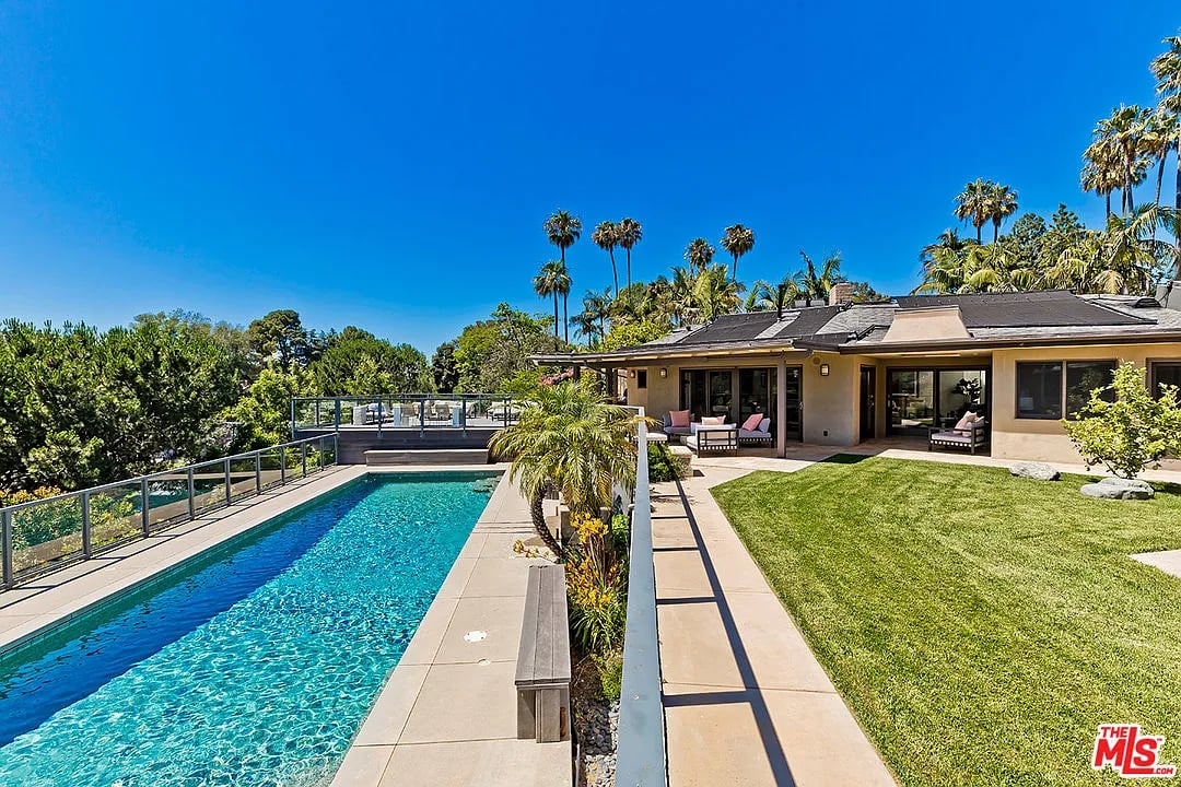 2205 Stradella Rd