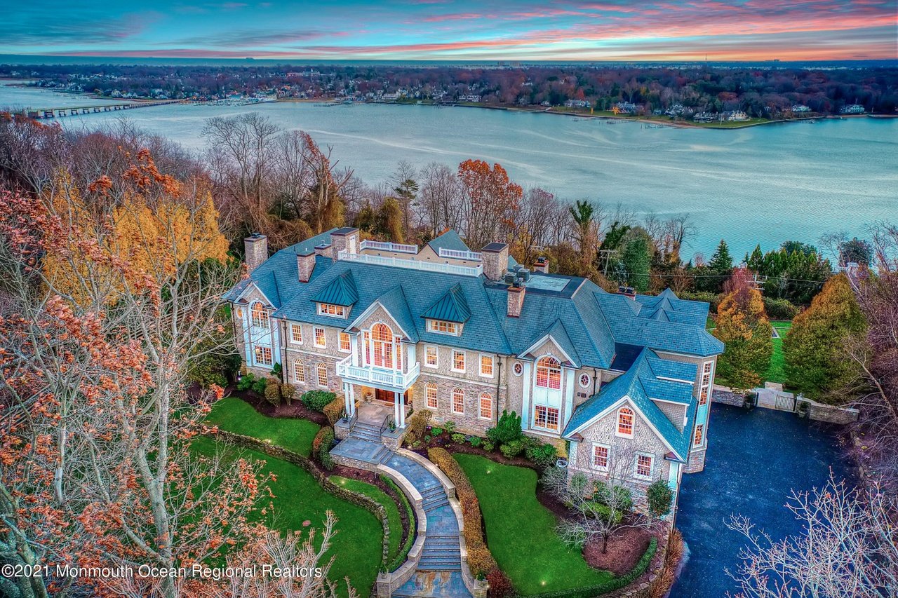 10 Deep Hollow Dr