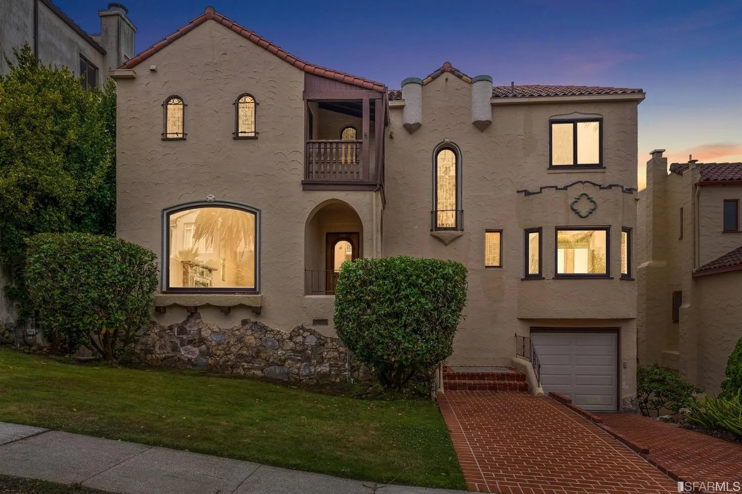 1275 Monterey Blvd